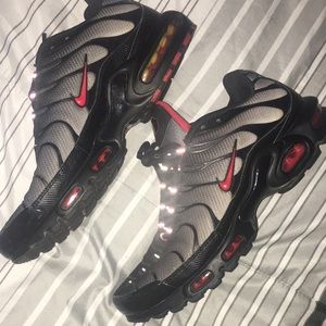 black gradient red tns